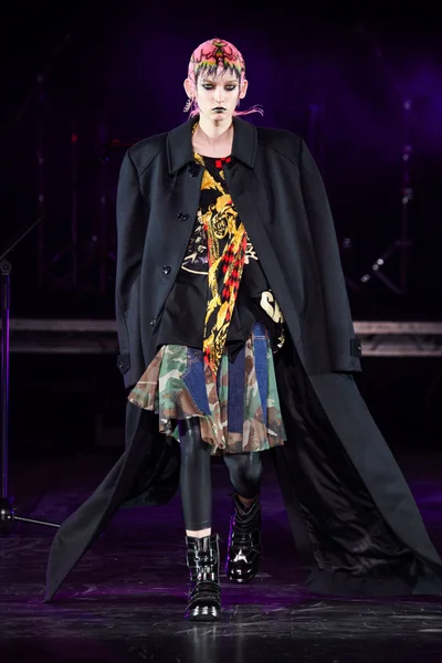 Look 3